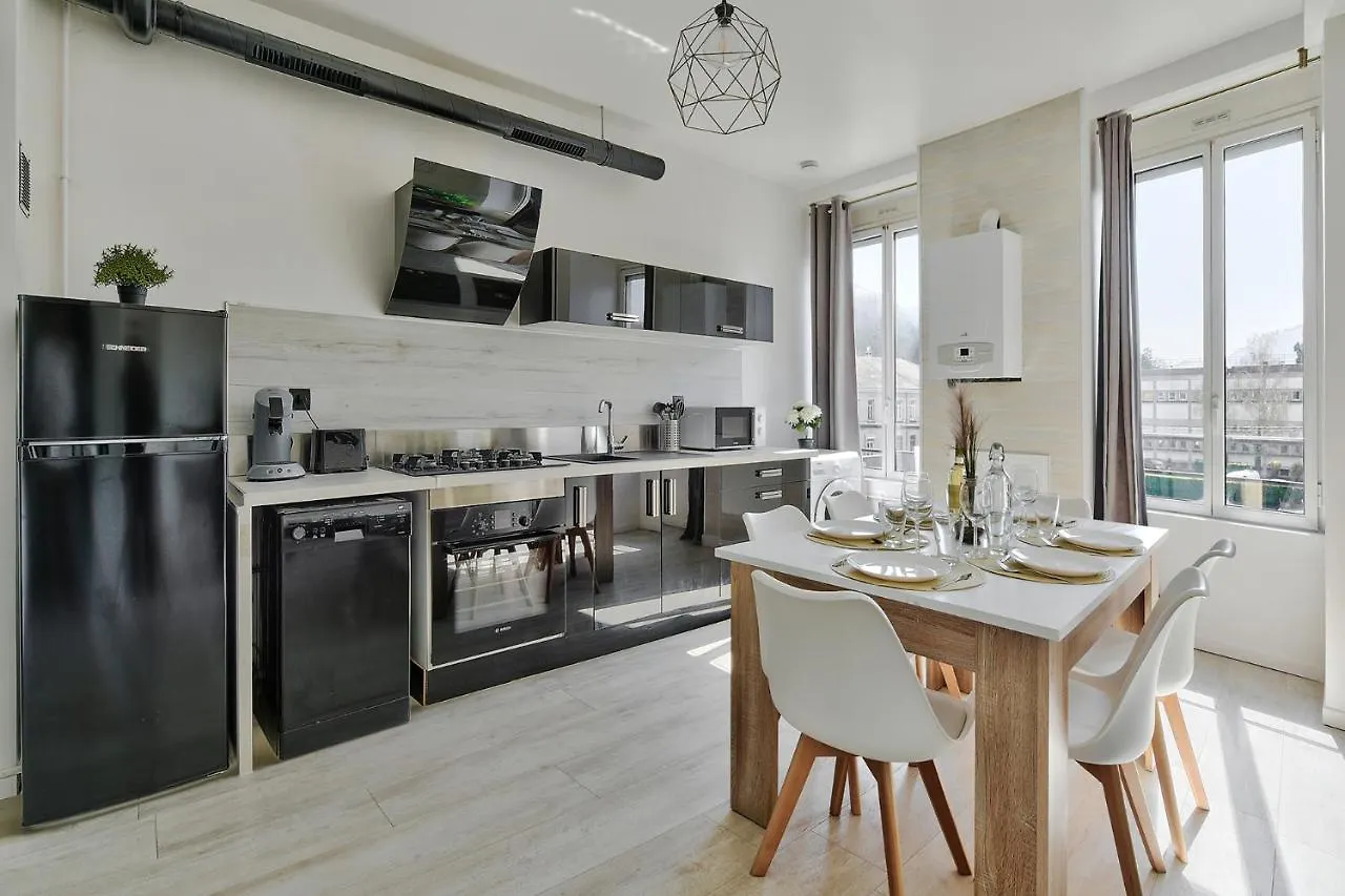 Appartement Cosy Bourgoin - Gare & Centre 0*, Bourgoin-Jallieu